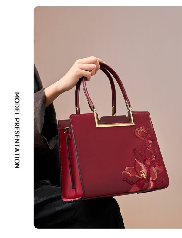 Chinese-style national wind embroidered magnolia handbag and crossbody bag, mother style - 图片 4