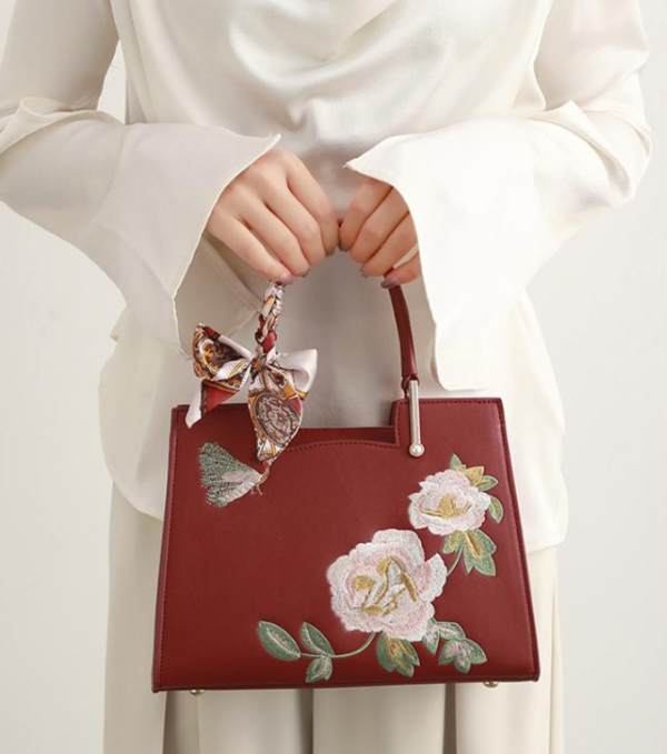 Genuine leather embroidered Chinese-style retro light luxury crossbody handbag - 图片 13
