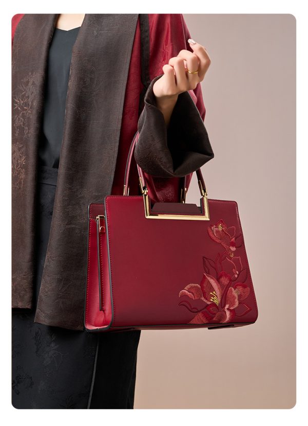 Chinese-style national wind embroidered magnolia handbag and crossbody bag, mother style - 图片 3