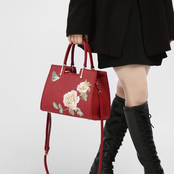 Genuine leather embroidered Chinese-style retro light luxury crossbody handbag - 图片 10