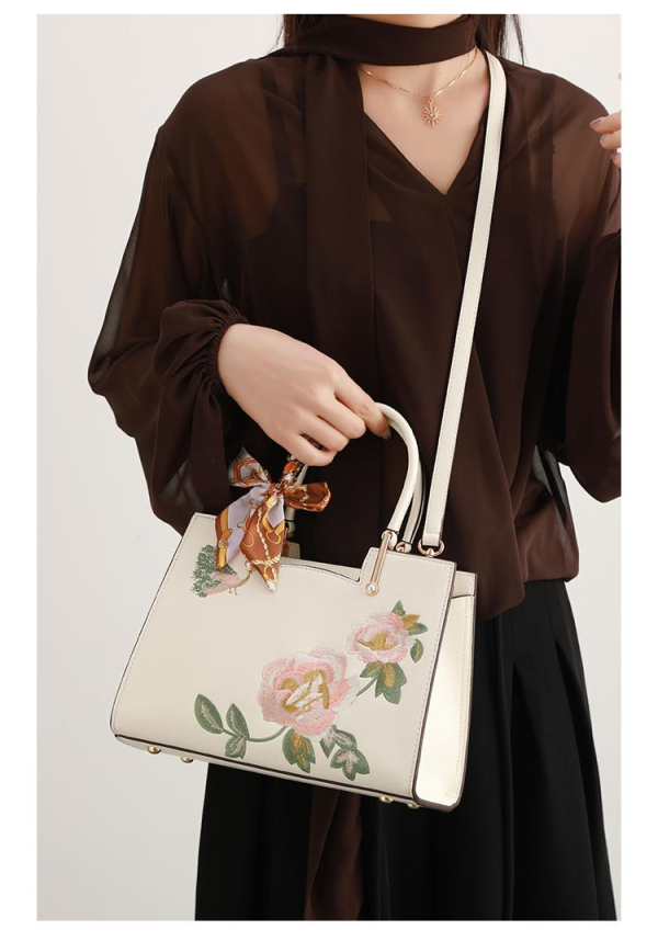 Genuine leather embroidered Chinese-style retro light luxury crossbody handbag - 图片 6