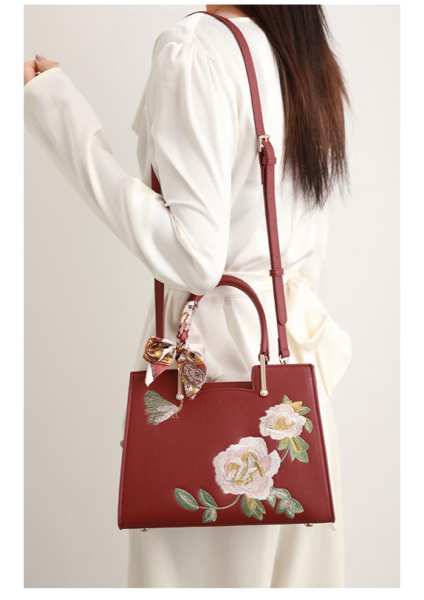 Genuine leather embroidered Chinese-style retro light luxury crossbody handbag - 图片 12