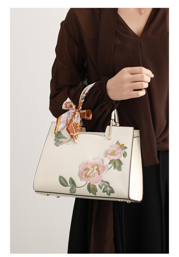 Genuine leather embroidered Chinese-style retro light luxury crossbody handbag - 图片 5