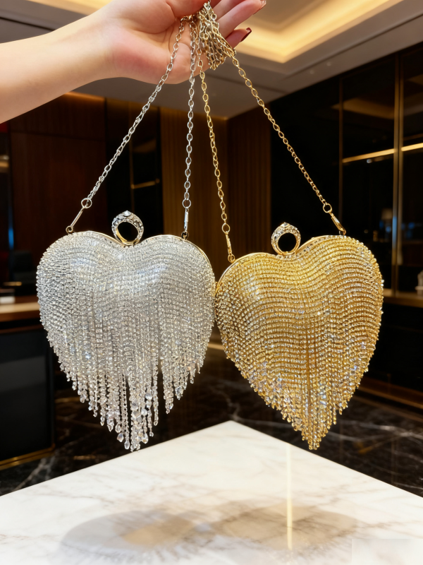 Hand-carrying tassel rhinestone bag for dinner