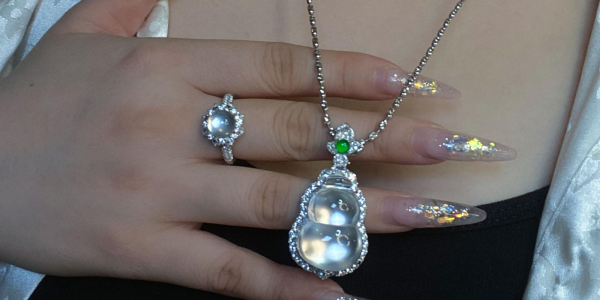 Hand-carved large gourd pendant made of natural quartz jade, icy transparent and plump - 图片 2