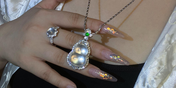 Hand-carved large gourd pendant made of natural quartz jade, icy transparent and plump - 图片 3