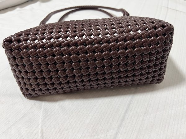 Handwoven rattan-like tote bag, single-shoulder and hand-held hollow-out bag - 图片 4
