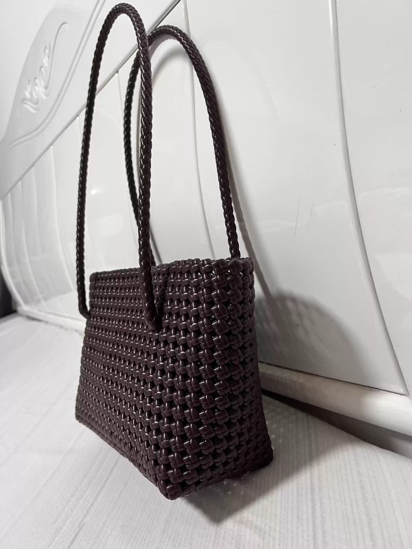 Handwoven rattan-like tote bag, single-shoulder and hand-held hollow-out bag - 图片 2